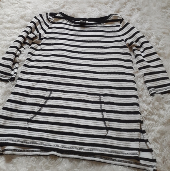 Liz Claborne 🖤🤍🖤🤍 knit top - Picture 1 of 2